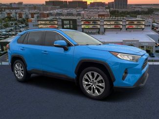Used 2019 Toyota RAV4 XLE Premium w/ Cold Weather Package AWD/4WD video 1