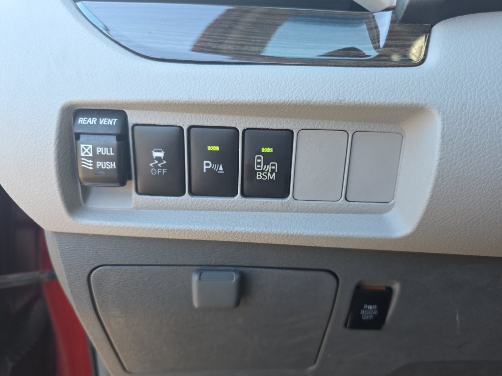 Used 2017 Toyota Sienna XLE Premium w/ Protection Package FWD image 27