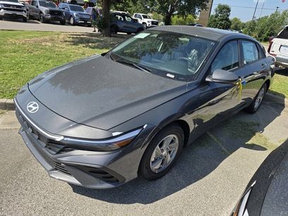 New 2025 Hyundai Elantra SE