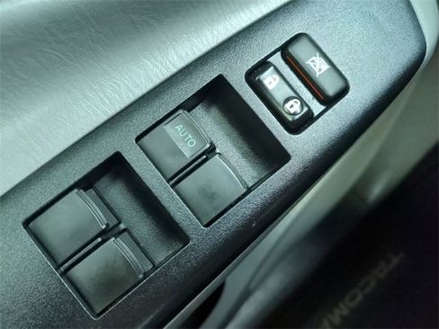 Used 2015 Toyota Tacoma PreRunner image 22