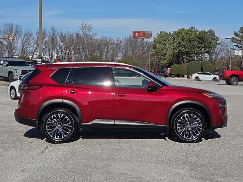 Used 2025 Nissan Rogue SL w/ Tech Package image 6