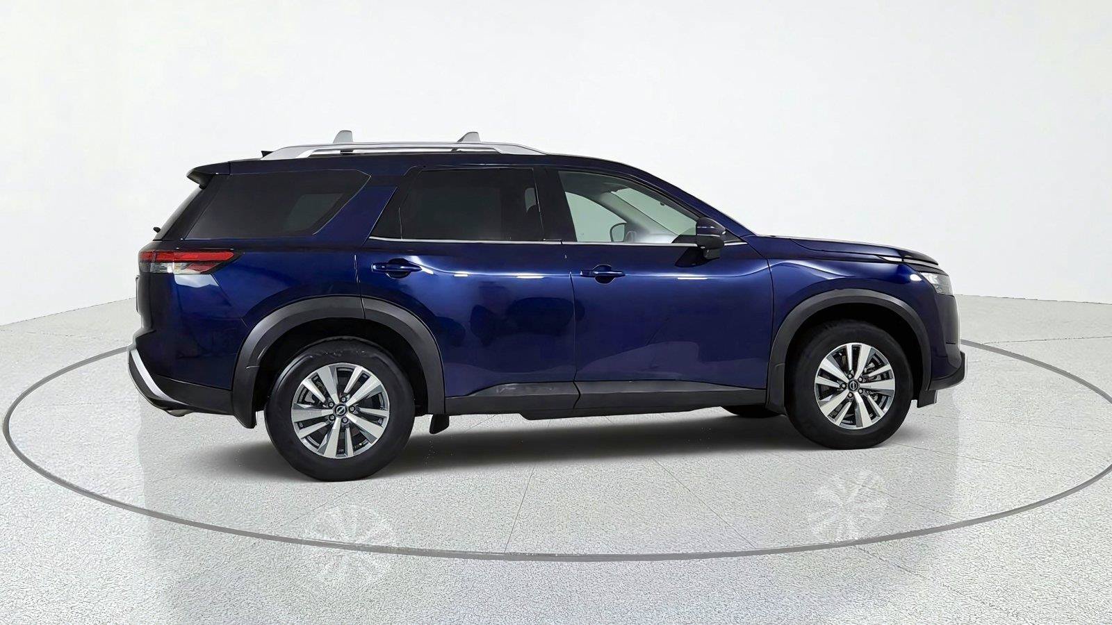 Used 2025 Nissan Pathfinder SL AWD/4WD image 7