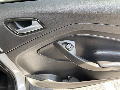 Used 2019 Ford Escape SE FWD image 14