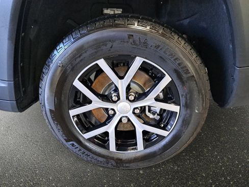 New 2025 Jeep Grand Cherokee L Limited RWD image 34