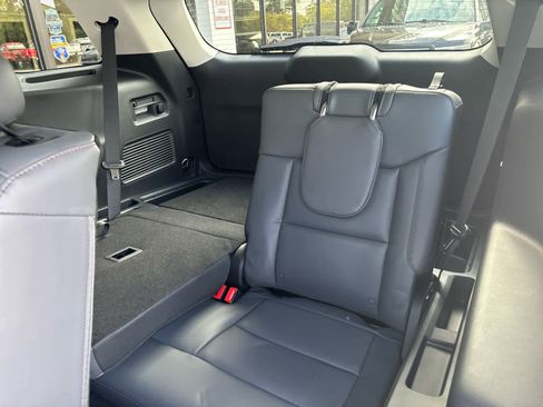 New 2025 Ford Explorer Active w/ Active Comfort Package image 24