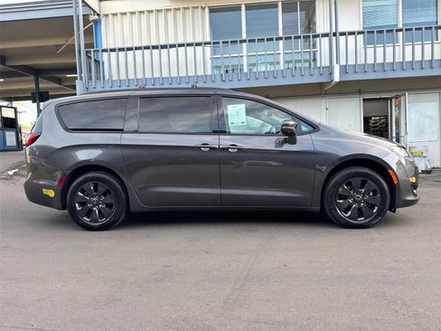 Used 2020 Chrysler Pacifica Limited w/ Advanced Safetytec Group image 7