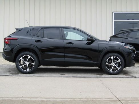 New 2026 Chevrolet Trax RS FWD image 2