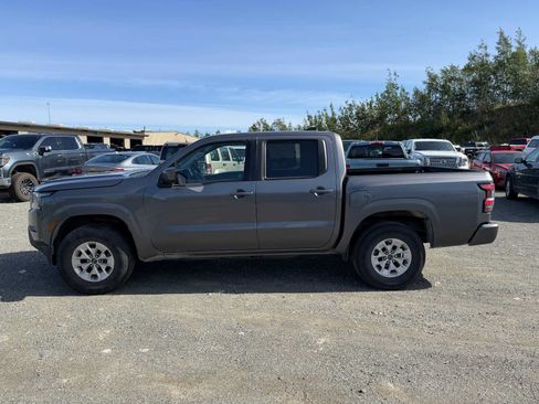 Used 2024 Nissan Frontier SV AWD/4WD image 2