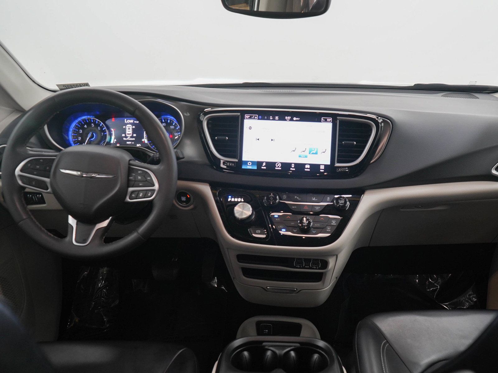 Used 2023 Chrysler Pacifica Touring-L FWD image 25