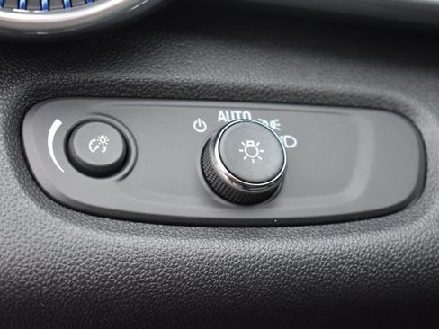 New 2026 Chevrolet Trax LT w/ Sunroof Package FWD image 22
