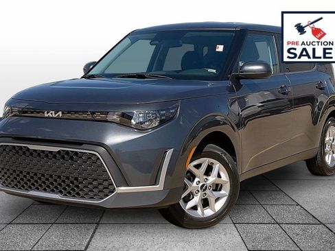 Used 2024 Kia Soul LX w/ Option Group 015 FWD image 1