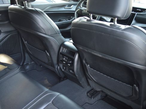 Used 2023 Jeep Grand Cherokee Altitude AWD/4WD image 30
