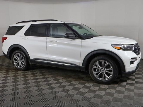 Used 2022 Ford Explorer XLT w/ Equipment Group 202A image 19