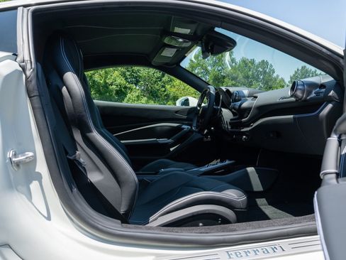 Used 2022 Ferrari F8 Tributo RWD image 52