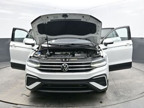 Used 2022 Volkswagen Tiguan SE image 38