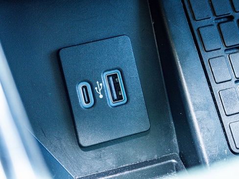 Used 2023 Ford F150 Limited image 18