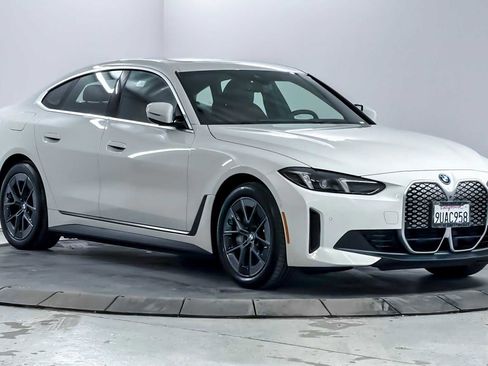 Used 2025 BMW i4 eDrive40 w/ Premium Package image 9