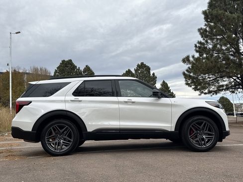 Certified 2025 Ford Explorer ST-Line w/ Premium Package image 8