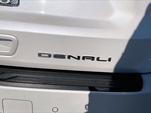 Used 2023 GMC Yukon Denali image 11