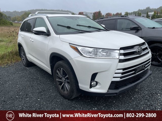 Used 2017 Toyota Highlander XLE AWD/4WD image 1