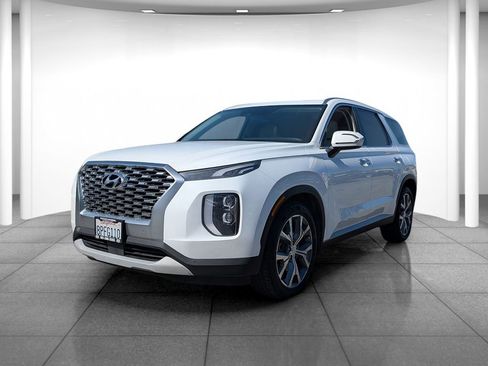 Used 2020 Hyundai Palisade SEL w/ Premium Package FWD image 3
