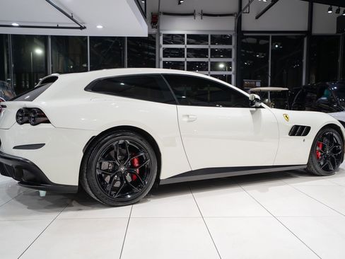Used 2018 Ferrari GTC4Lusso T image 5