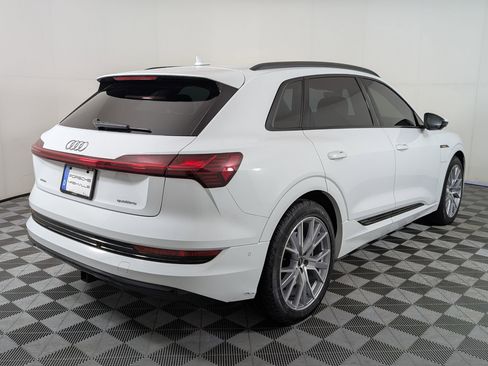 Used 2021 Audi e-tron Prestige w/ Prestige Package image 10