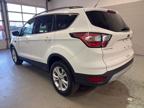 Used 2018 Ford Escape SE FWD image 4