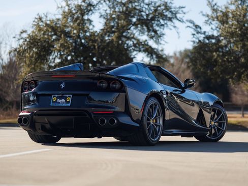 Used 2021 Ferrari 812 GTS image 11