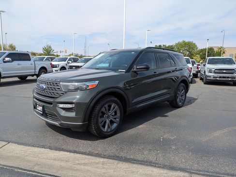 Used 2022 Ford Explorer XLT w/ Equipment Group 202A AWD/4WD image 8