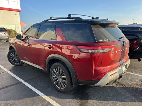 Used 2022 Nissan Pathfinder SL w/ SL Premium Package image 9
