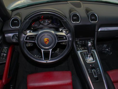 Used 2019 Porsche 718 Boxster RWD image 12