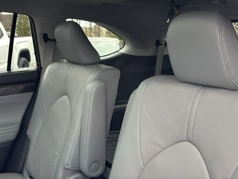 New 2026 Toyota Highlander Platinum image 31