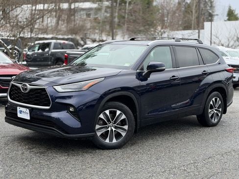 Used 2022 Toyota Highlander XLE image 1