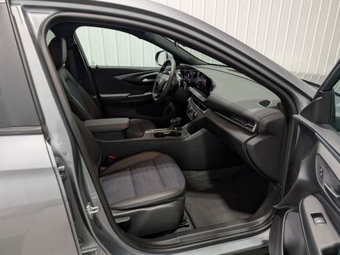 Used 2025 Buick Envista Preferred image 27