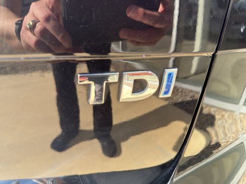 Used 2016 Volkswagen Touareg TDI image 6