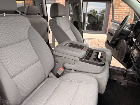 Used 2016 Chevrolet Silverado 1500 Custom w/ Custom Convenience Package AWD/4WD image 19