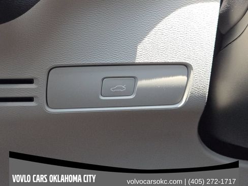 Certified 2023 Volvo XC40 B4 Plus w/ Driver Assist Package FWD image 24
