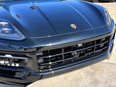 Used 2025 Porsche Cayenne GTS image 29