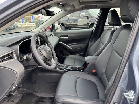 Used 2023 Toyota Corolla Cross XLE w/ Convenience Package image 26