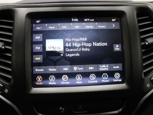 Used 2020 Jeep Cherokee Trailhawk w/ Cold Weather Group image 32