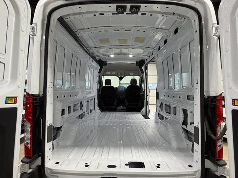 Used 2023 Ford E-Transit Medium Roof RWD image 24