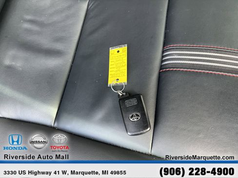 Used 2019 Toyota Highlander AWD V6 image 28