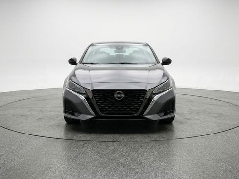 Used 2025 Nissan Altima 2.5 SV image 2