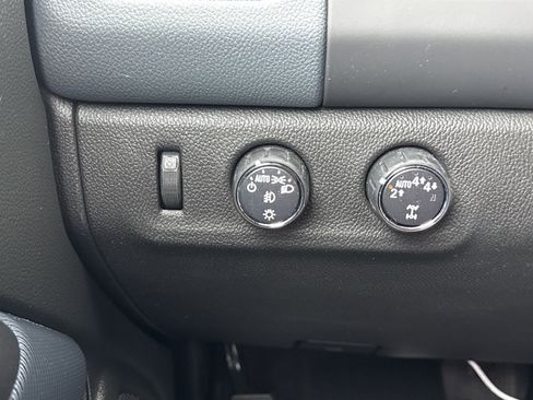 Used 2022 Chevrolet Colorado Z71 AWD/4WD image 27