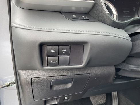 Used 2023 Toyota Highlander L image 18
