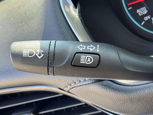 Used 2023 Chevrolet Traverse LT FWD image 19