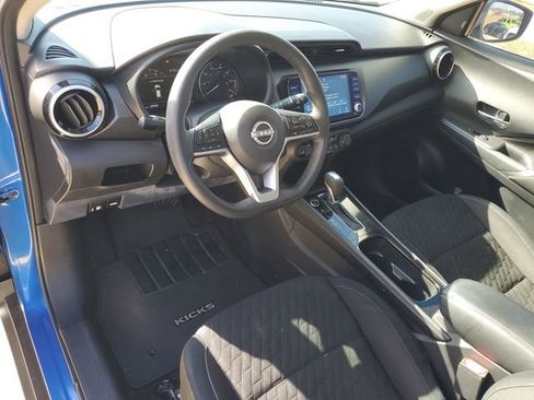 Used 2022 Nissan Kicks SV image 4