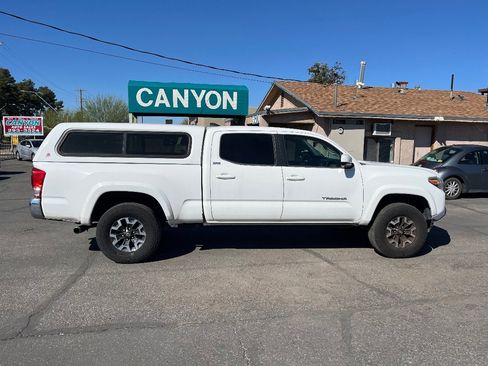 Used 2016 Toyota Tacoma SR5 w/ SR5 Appearance Package (SN) image 2