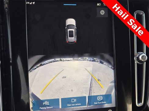 Used 2024 Volvo XC40 B5 Core image 16